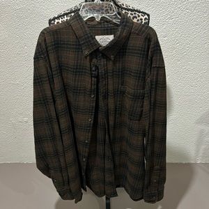Men’s St. John Bay green & black plaid flannel button down shirt with 1 pocket